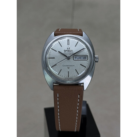 35mm • 1968 Omega Constellation C-Shape Silver Linen Dial ref.168.019 cal.751